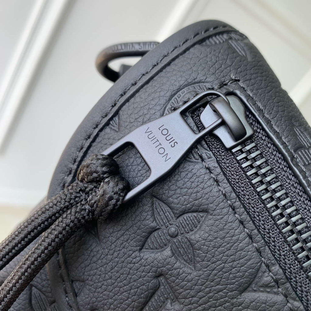 LV M12636 Louis Vuitton M14794 Pulse Wearable Wallet Black