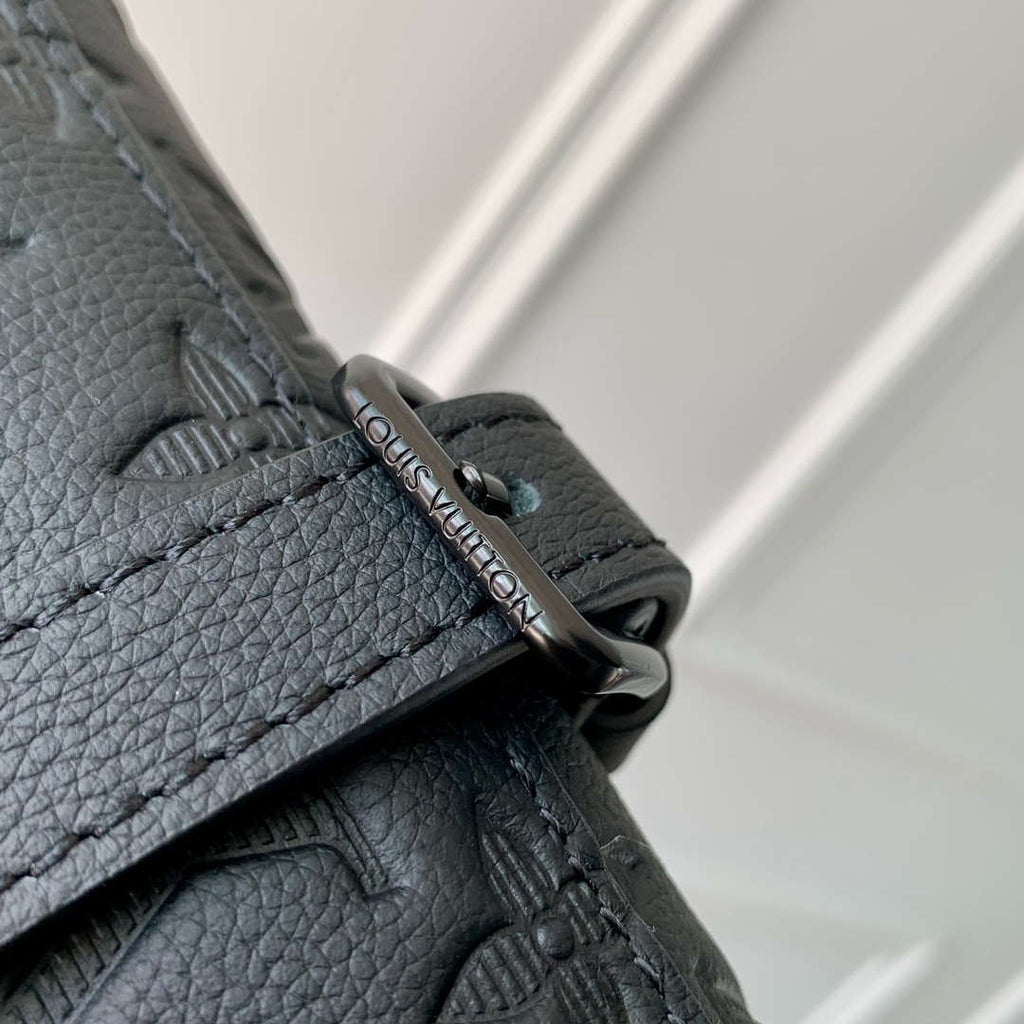 LV M12636 Louis Vuitton M14794 Pulse Wearable Wallet Black