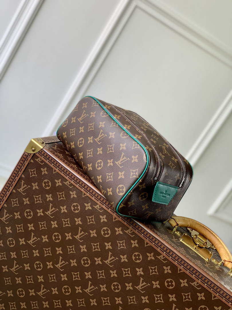 LV M12641 Louis Vuitton Locker Dopp Kit Taurillon Monogram Green - Default Title - View 2