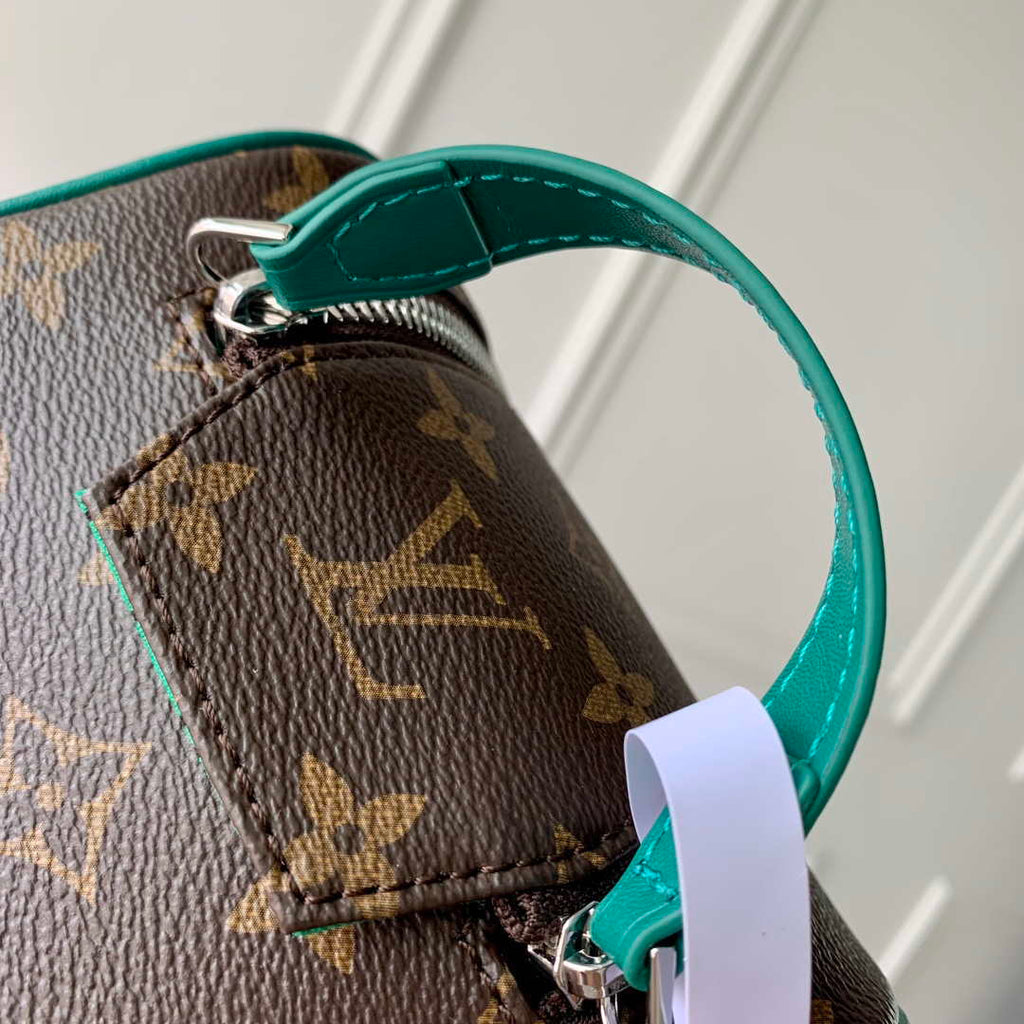 LV M12641 Louis Vuitton Locker Dopp Kit Taurillon Monogram Green
