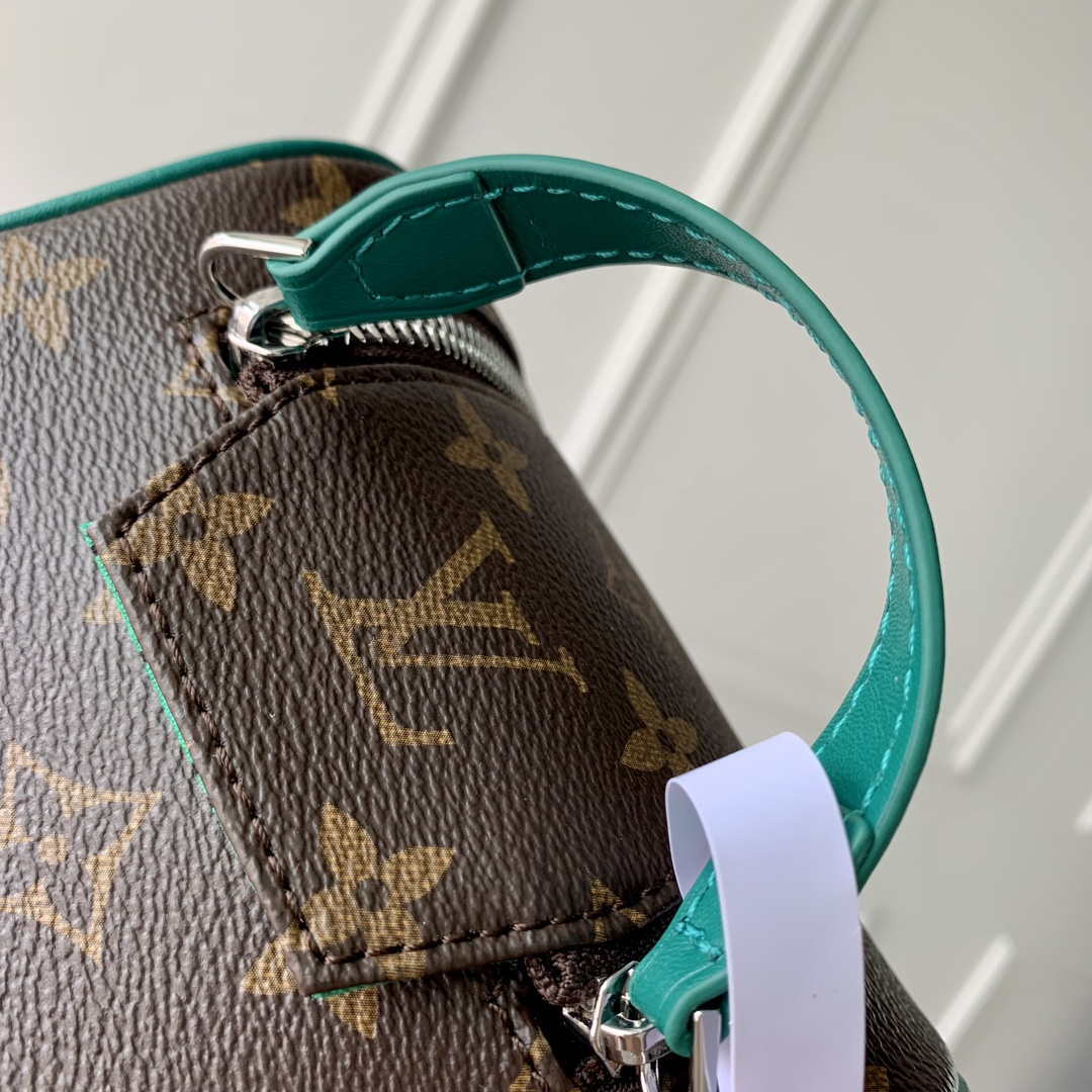 LV M12641 Louis Vuitton Locker Dopp Kit Taurillon Monogram Green