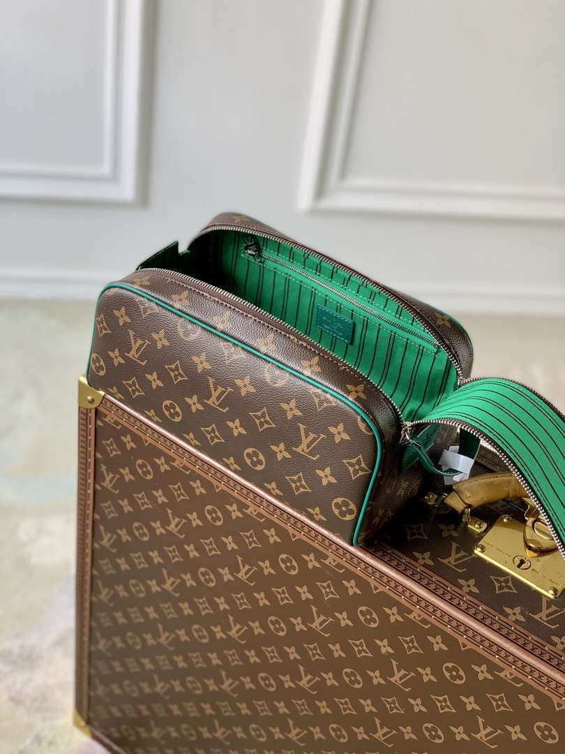 LV M12641 Louis Vuitton Locker Dopp Kit Taurillon Monogram Green
