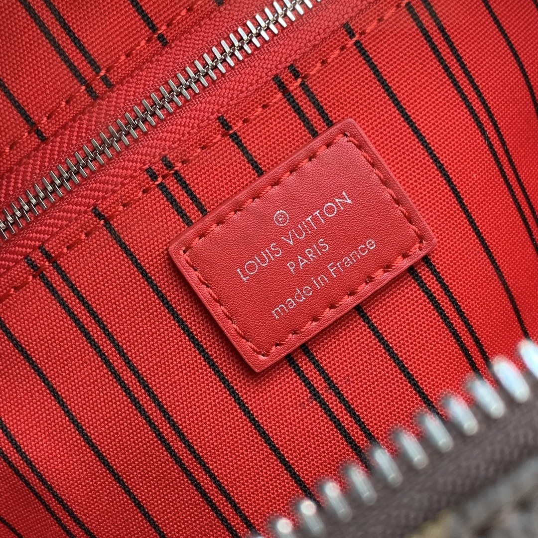 LV M12641 Louis Vuitton Locker Dopp Kit Taurillon Monogram Red - Default Title - View 8