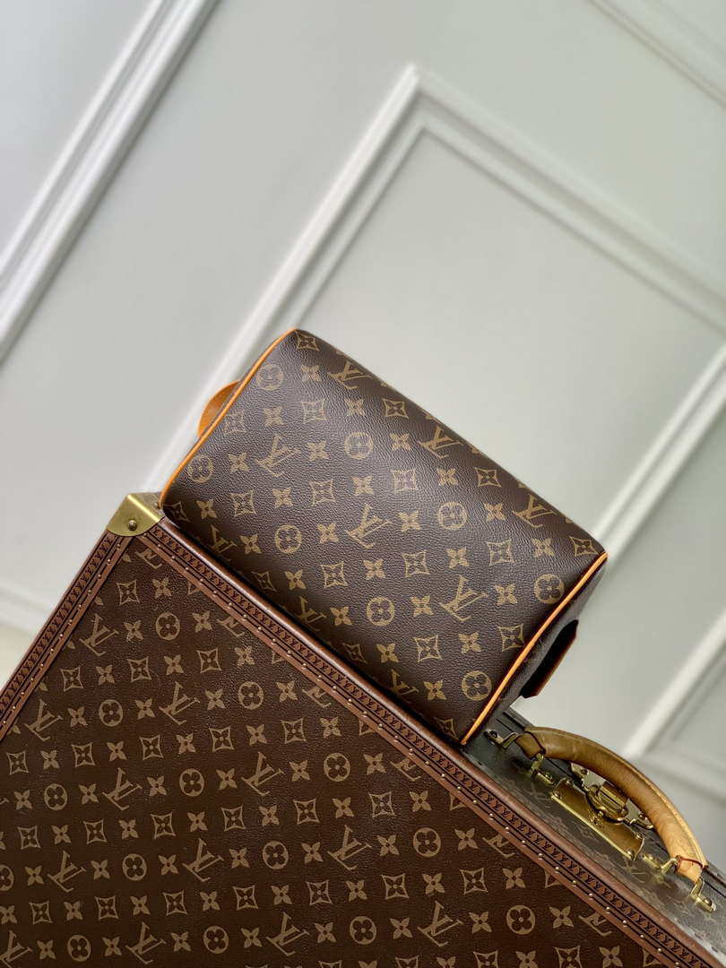 LV M12641 Louis Vuitton Locker Dopp Kit Taurillon Monogram Yellow