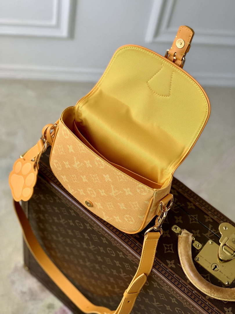 LV M12694 Louis Vuitton Montsouris Messenger Bag Yellow