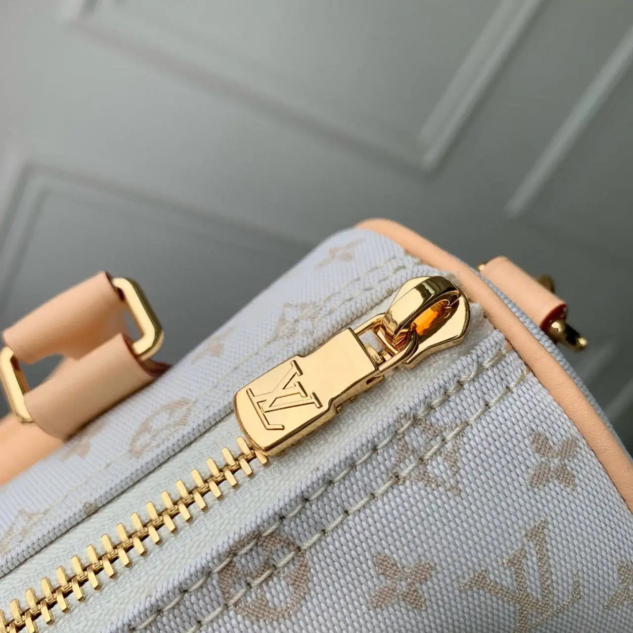 LV M12747 Speedy Bandouliere 20 Bag Mastic Cream