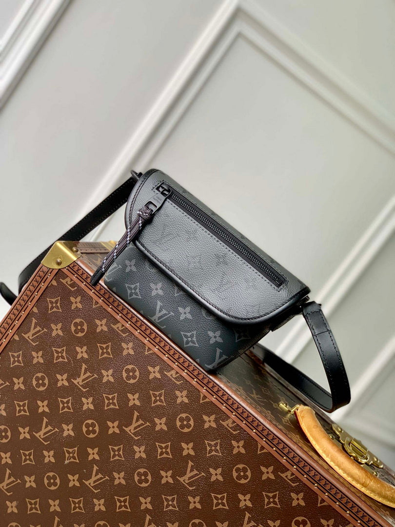 LV M12806 Louis Vuitton Pulse Wearable Wallet