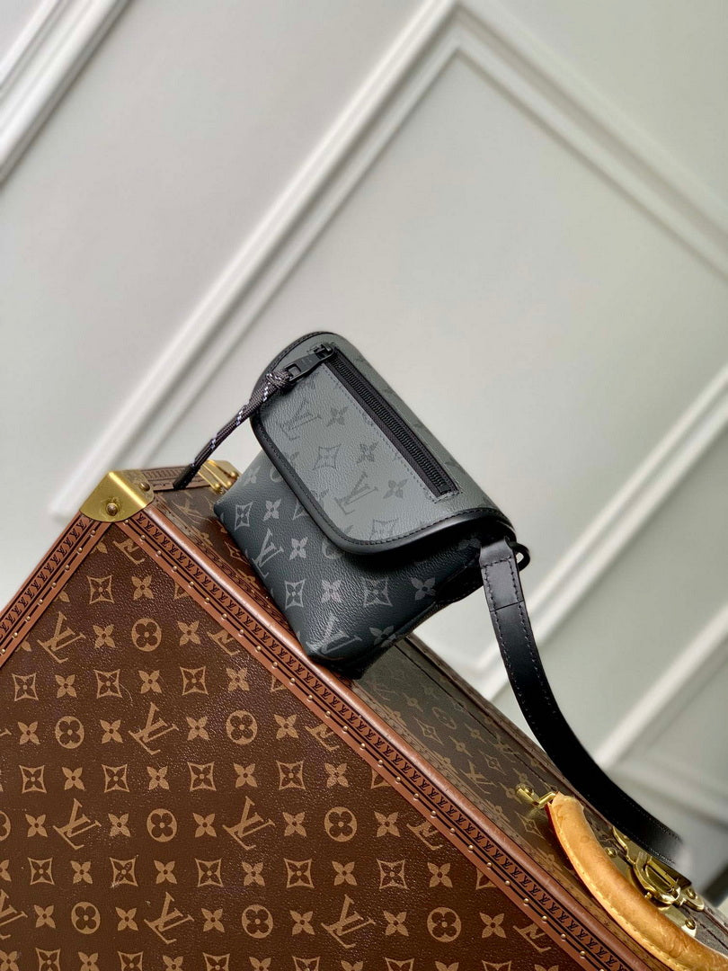 LV M12806 Louis Vuitton Pulse Wearable Wallet