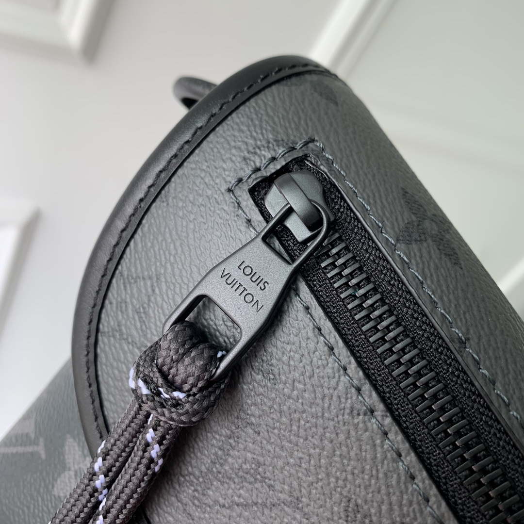 LV M12806 Louis Vuitton Pulse Wearable Wallet