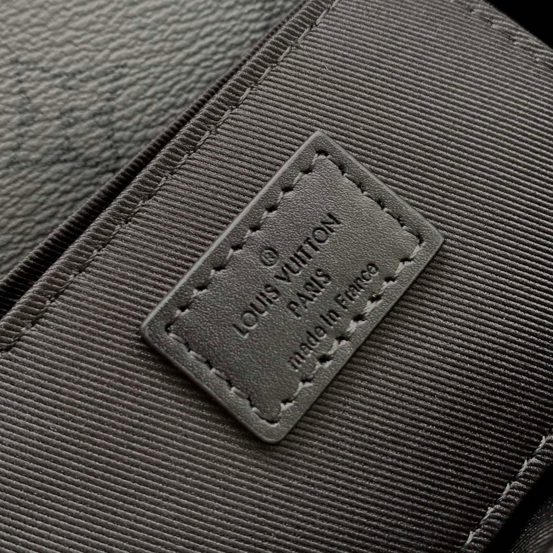 LV M12806 Louis Vuitton Pulse Wearable Wallet