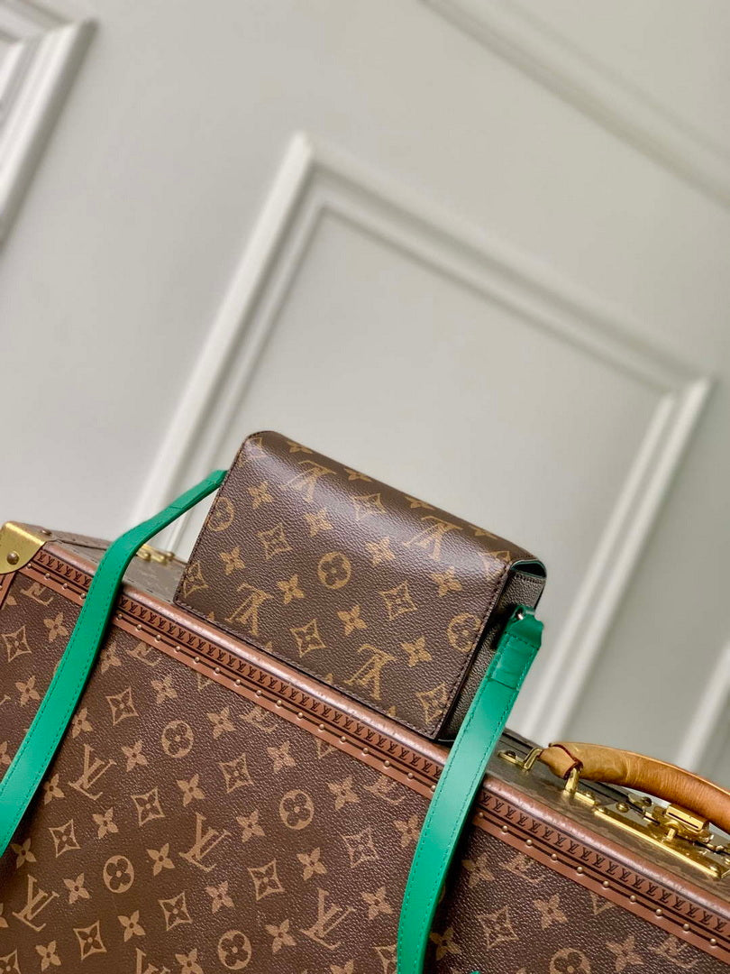 LV M12808 Louis Vuitton Steamer Wearable Wallet Borneo Green