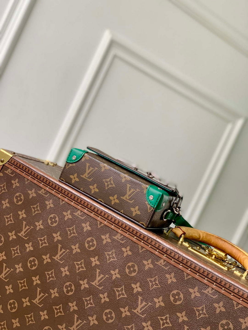 LV M12808 Louis Vuitton Steamer Wearable Wallet Borneo Green