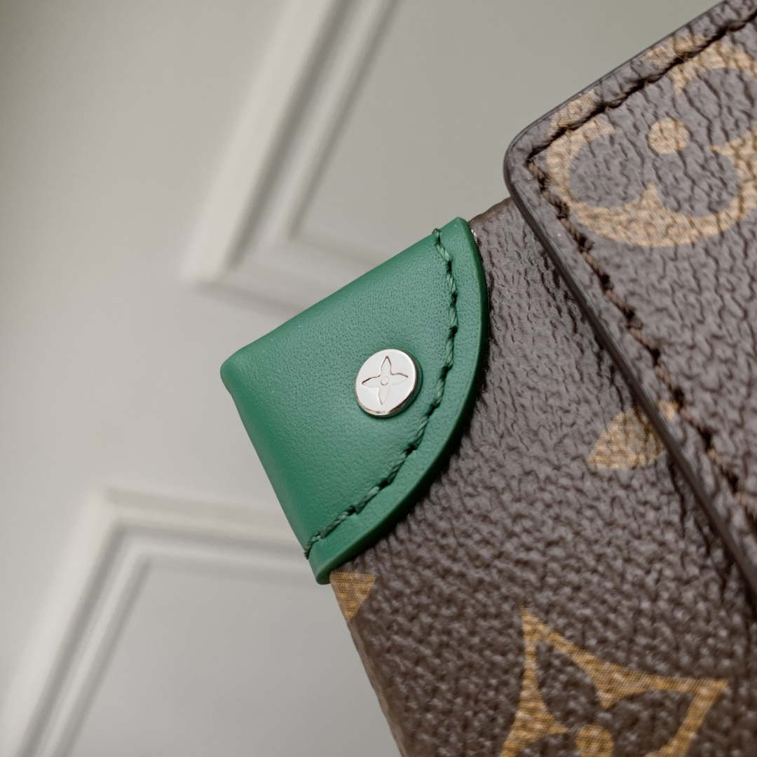 LV M12808 Louis Vuitton Steamer Wearable Wallet Borneo Green