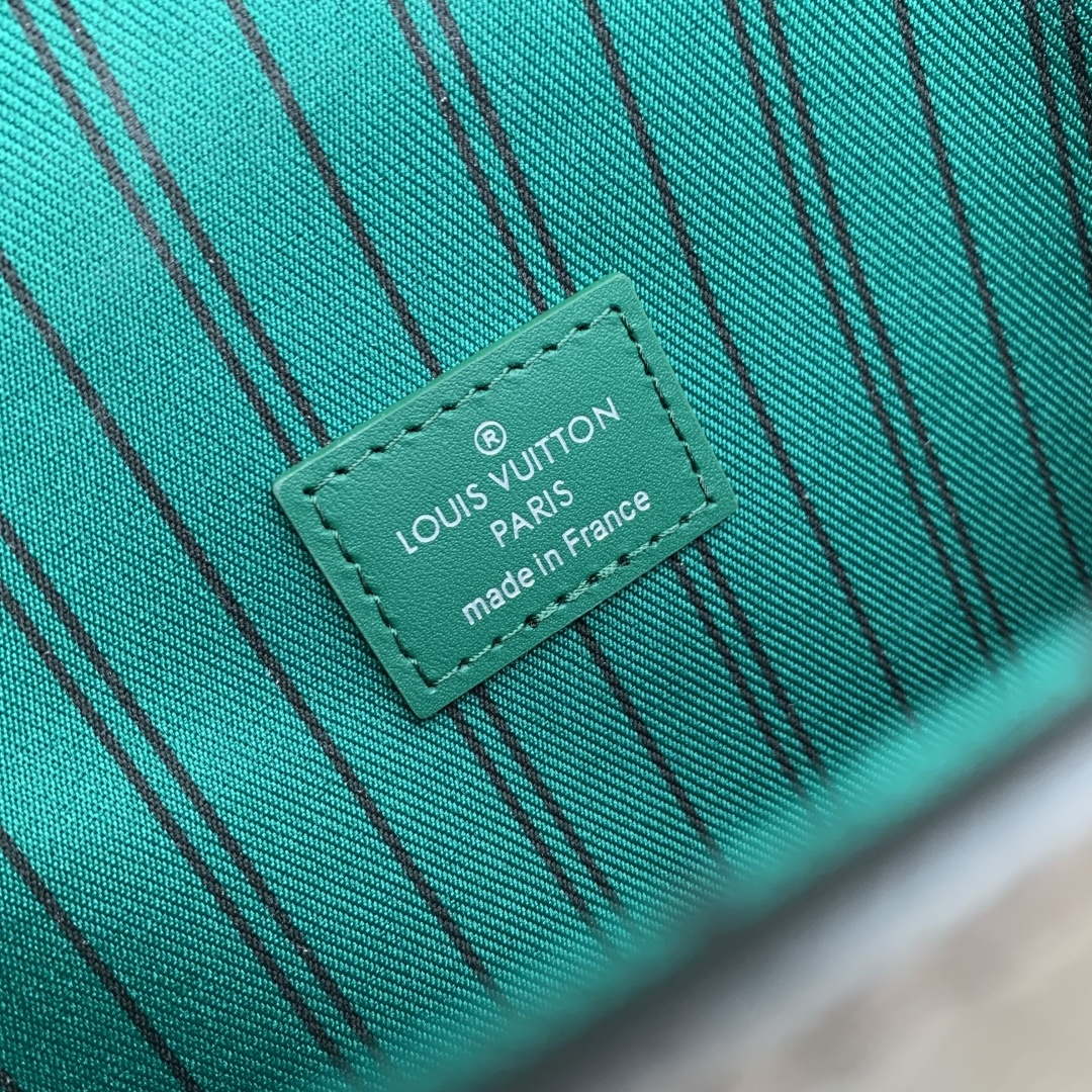 LV M12808 Louis Vuitton Steamer Wearable Wallet Borneo Green