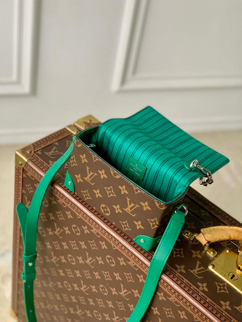 LV M12808 Louis Vuitton Steamer Wearable Wallet Borneo Green