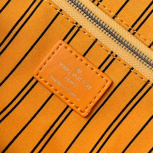 LV M12863 Louis Vuitton Locker Dopp Kit Monogram Taurillon Yellow - Default Title - View 8