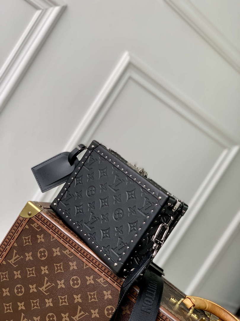 LV M12876 Louis Vuitton Clutch Box Black