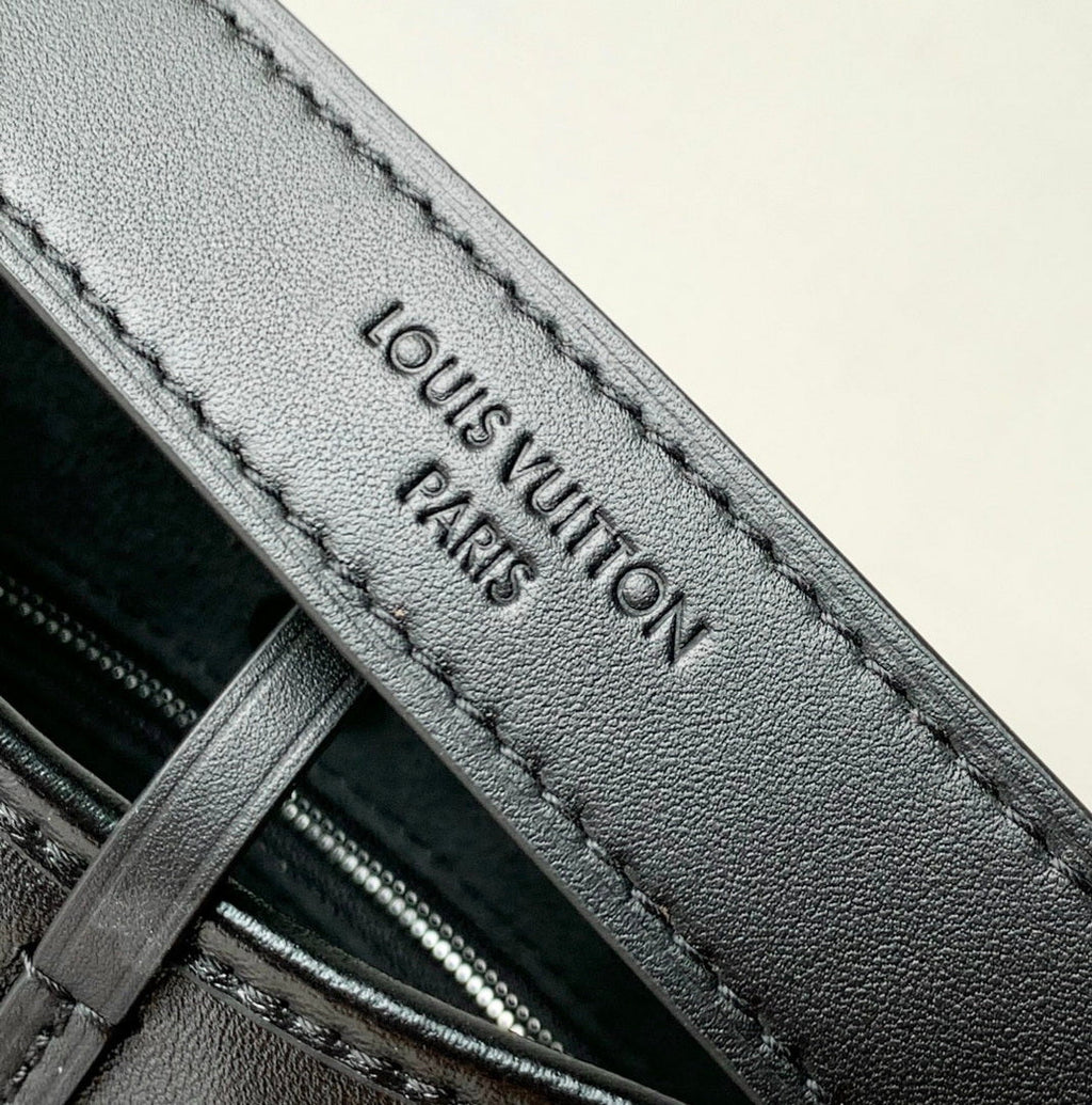 LV M12888 Louis Vuitton CarryAll Vibe BB Bag Black