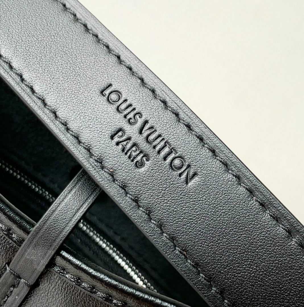 LV M12888 Louis Vuitton CarryAll Vibe BB Bag Black