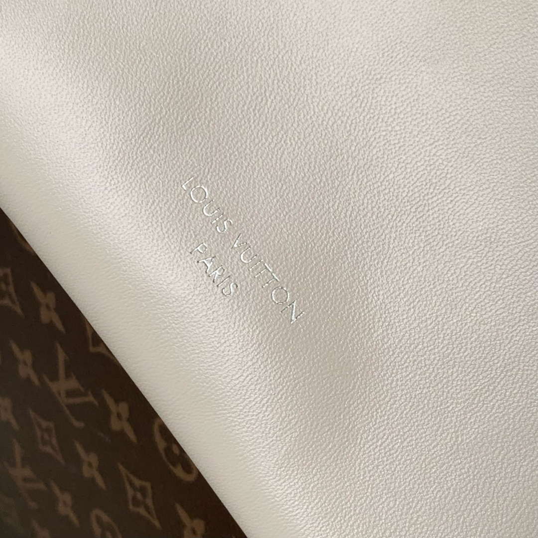 LV M12919 Louis Vuitton CarryAll Cargo Vibe PM Bag Vanilla - Default Title - View 7