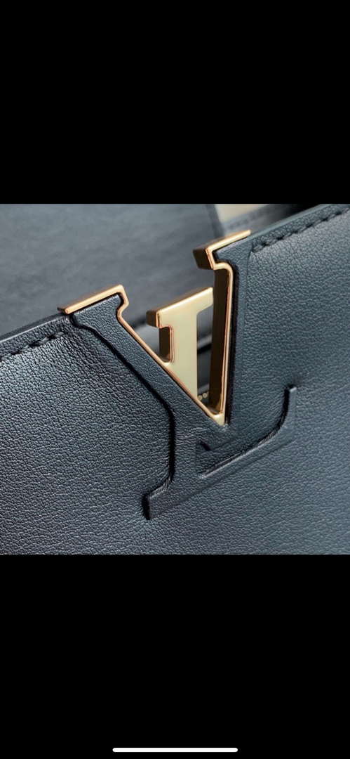 LV M12924 Louis Vuitton Capucines MM Souple Bag Black