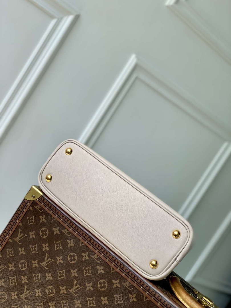 LV M12929 Louis Vuitton Capucines MM Souple Bag Greige
