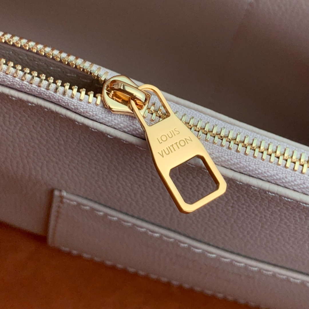 LV M12929 Louis Vuitton Capucines MM Souple Bag Greige