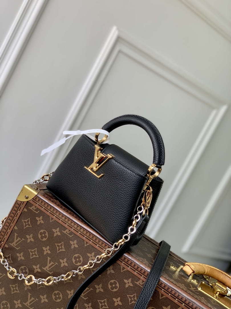 LV M12936 Louis Vuitton Capucines Mini Handbag Black