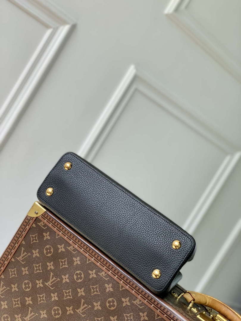 LV M12936 Louis Vuitton Capucines MM Handbag Black