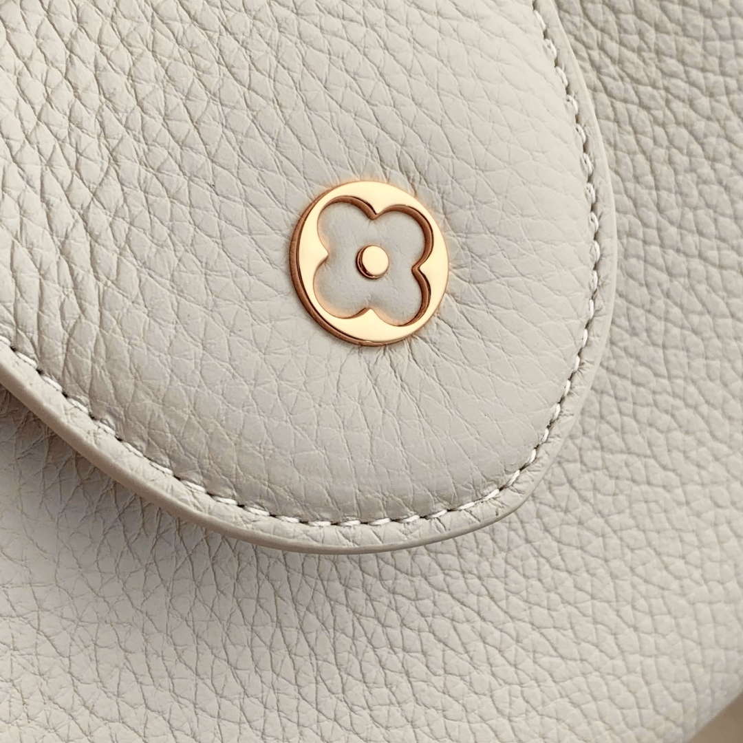 LV M12938 Louis Vuitton Capucines BB Handbag Quartz White