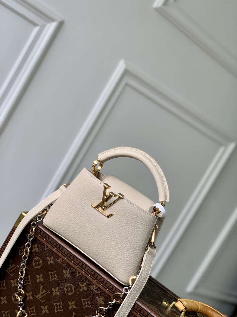 LV M12938 Louis Vuitton Capucines Mini Handbag Quartz White
