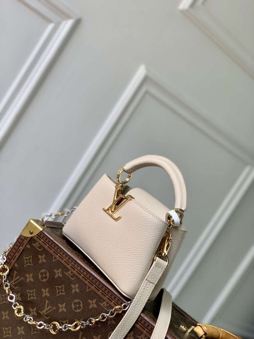 LV M12938 Louis Vuitton Capucines Mini Handbag Quartz White