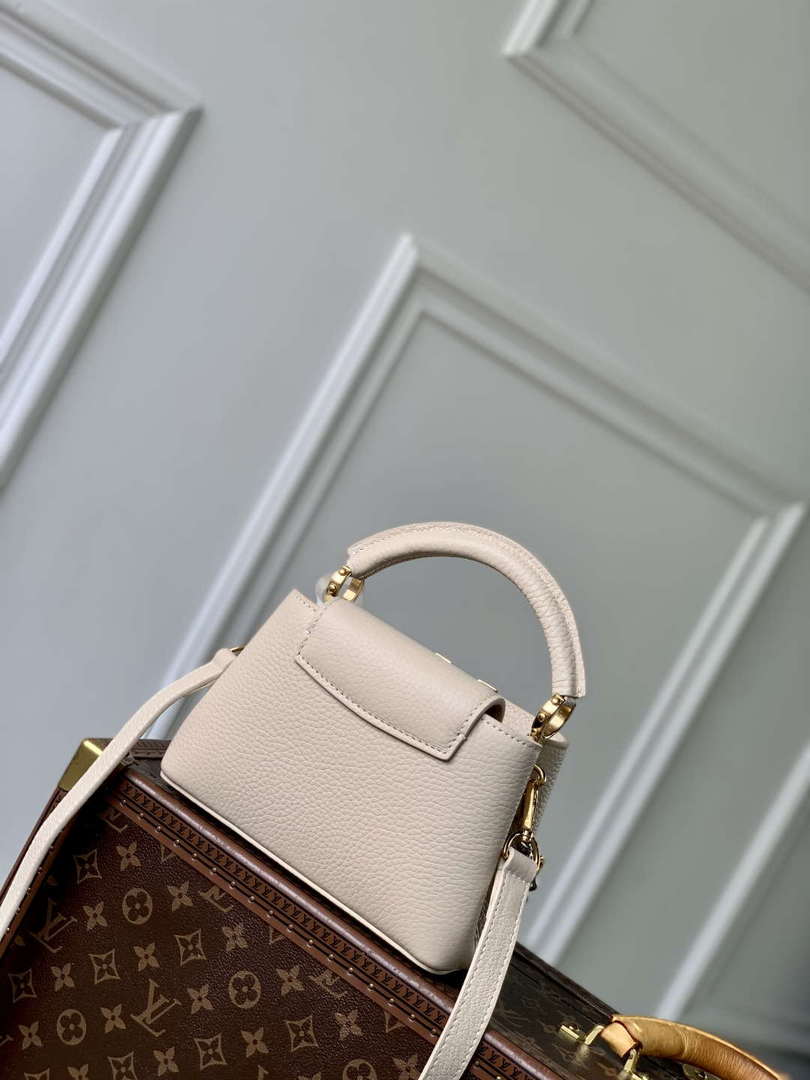 LV M12938 Louis Vuitton Capucines Mini Handbag Quartz White