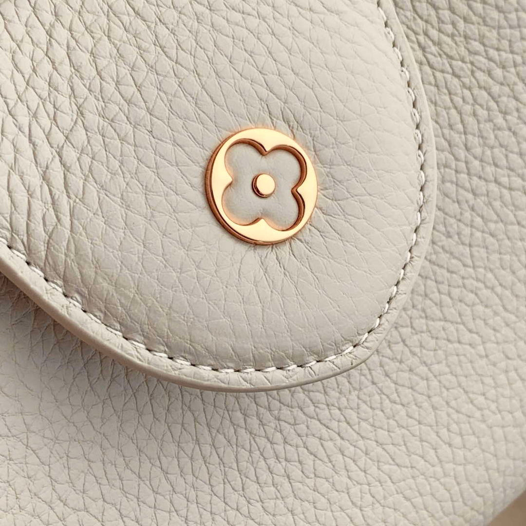 LV M12938 Louis Vuitton Capucines MM Handbag Quartz White