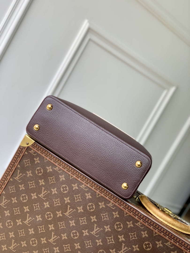 LV M12952 Louis Vuitton Capucines MM Bag Taurillon leather Chocolate Brown