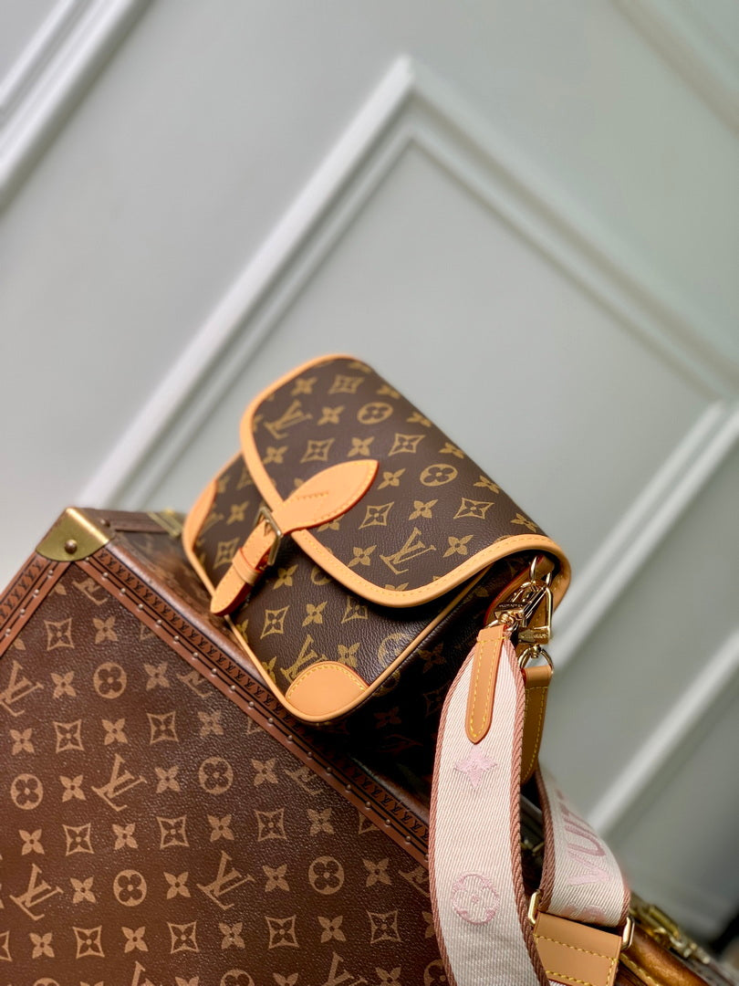 LV M13035 Louis Vuitton Diane Bag Monogram Beige