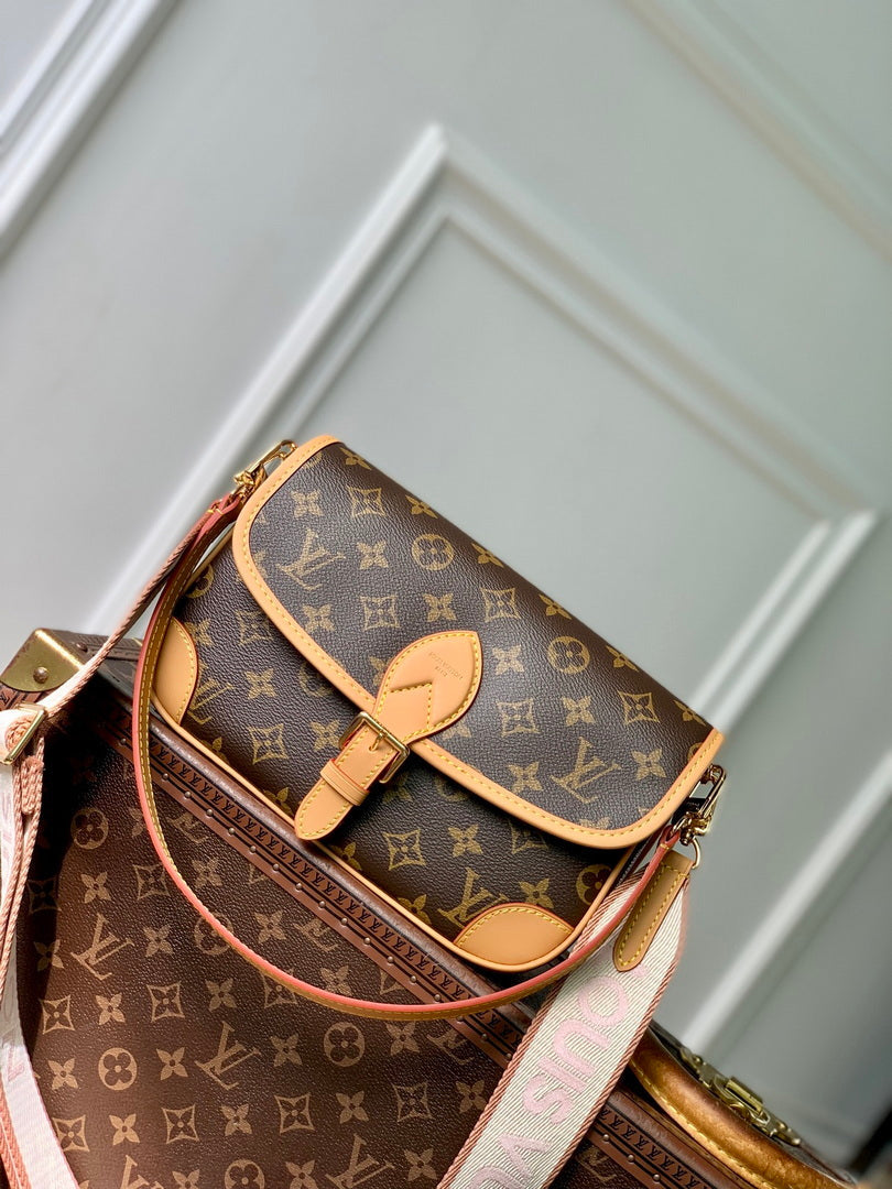 LV M13035 Louis Vuitton Diane Bag Monogram Beige