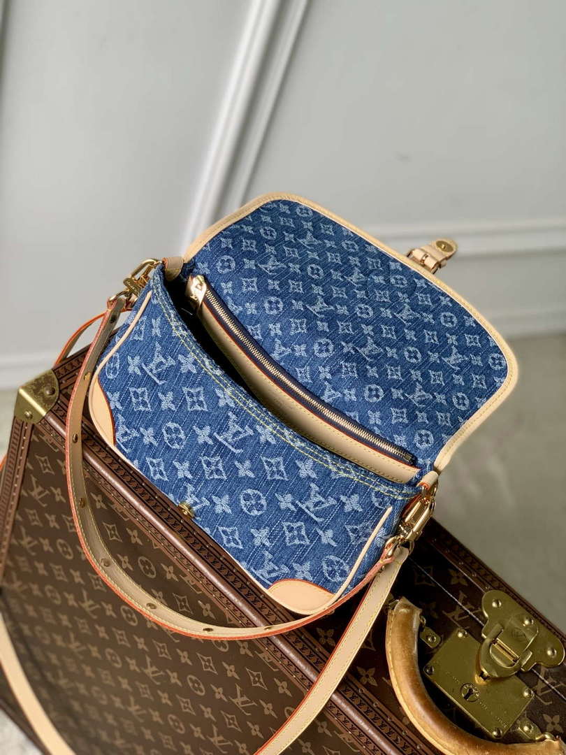 LV M13070 Louis Vuitton Diane Handbag Denim Blue