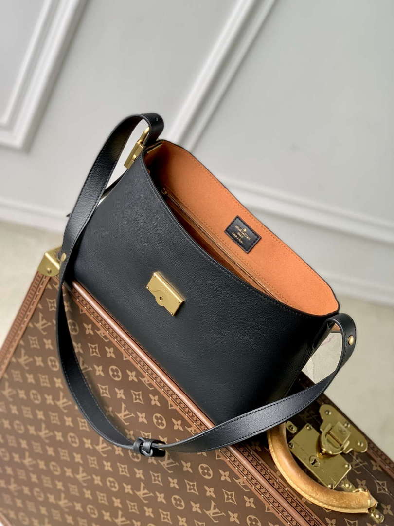 LV M13148 Louis Vuitton Low Key Messenger Bag Black