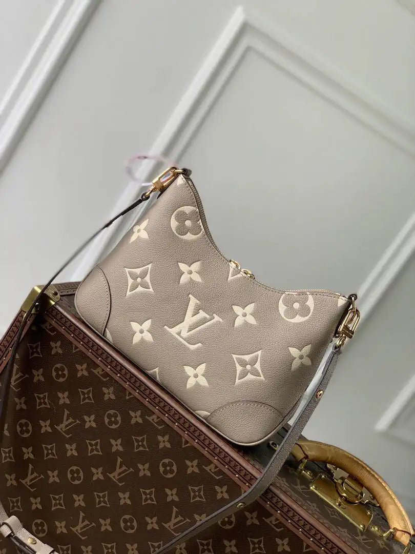 LV M13224 Louis Vuitton Boulogne PM Bag Tourterelle / Cr¨¨me