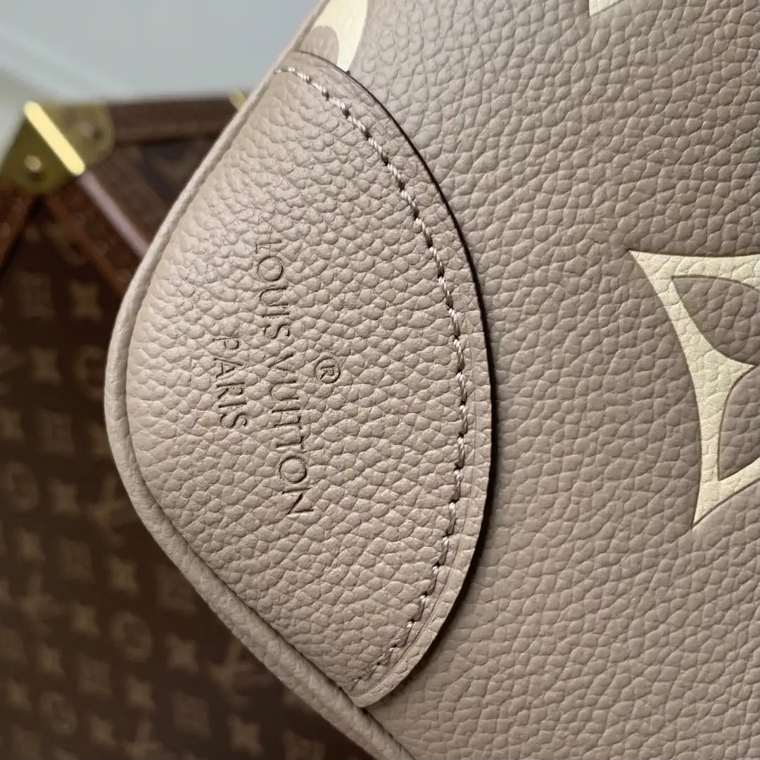 LV M13224 Louis Vuitton Boulogne PM Bag Tourterelle / Cr¨¨me