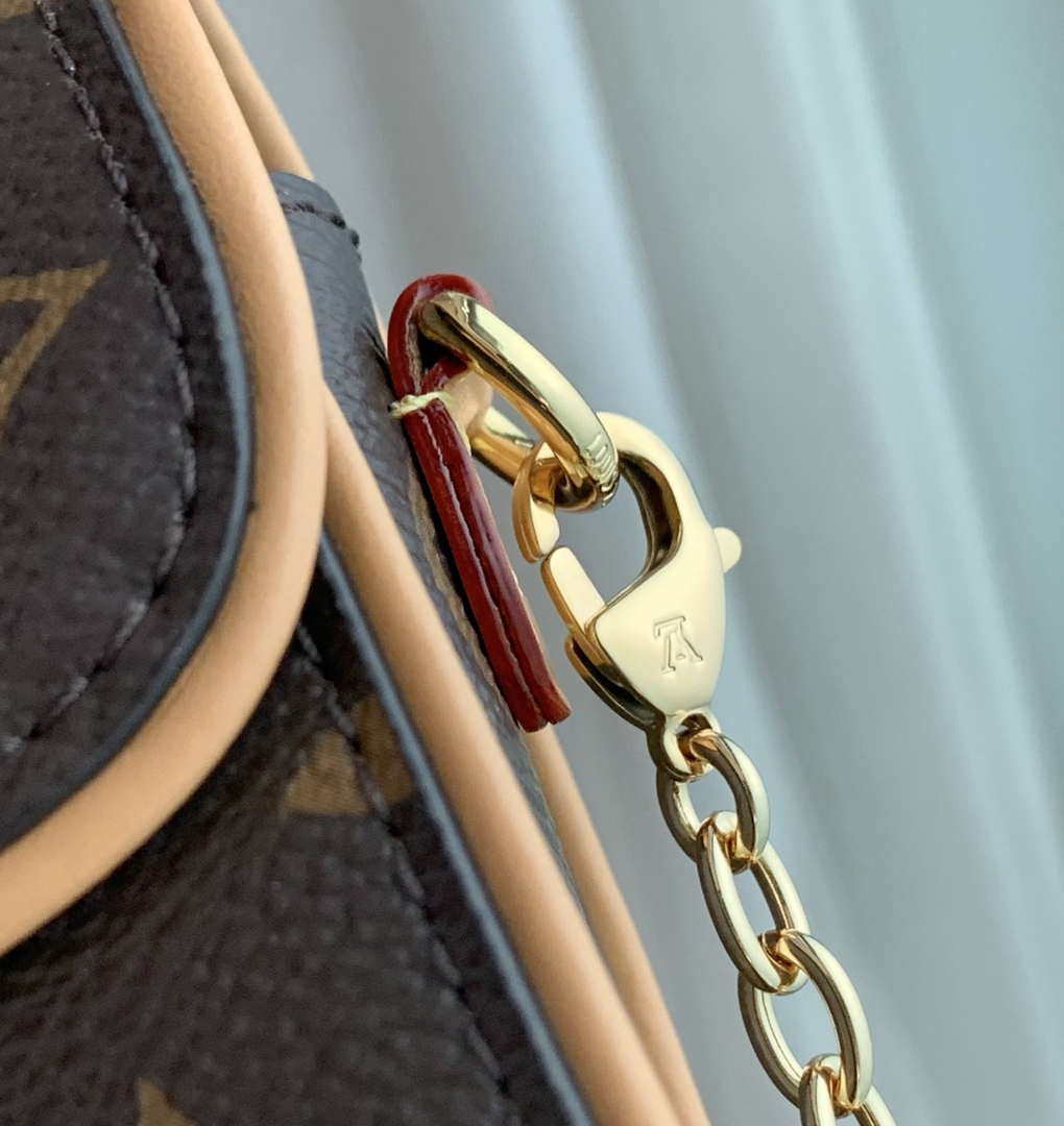 LV M13566 Louis Vuitton Pochette Camille Monogram Canvas