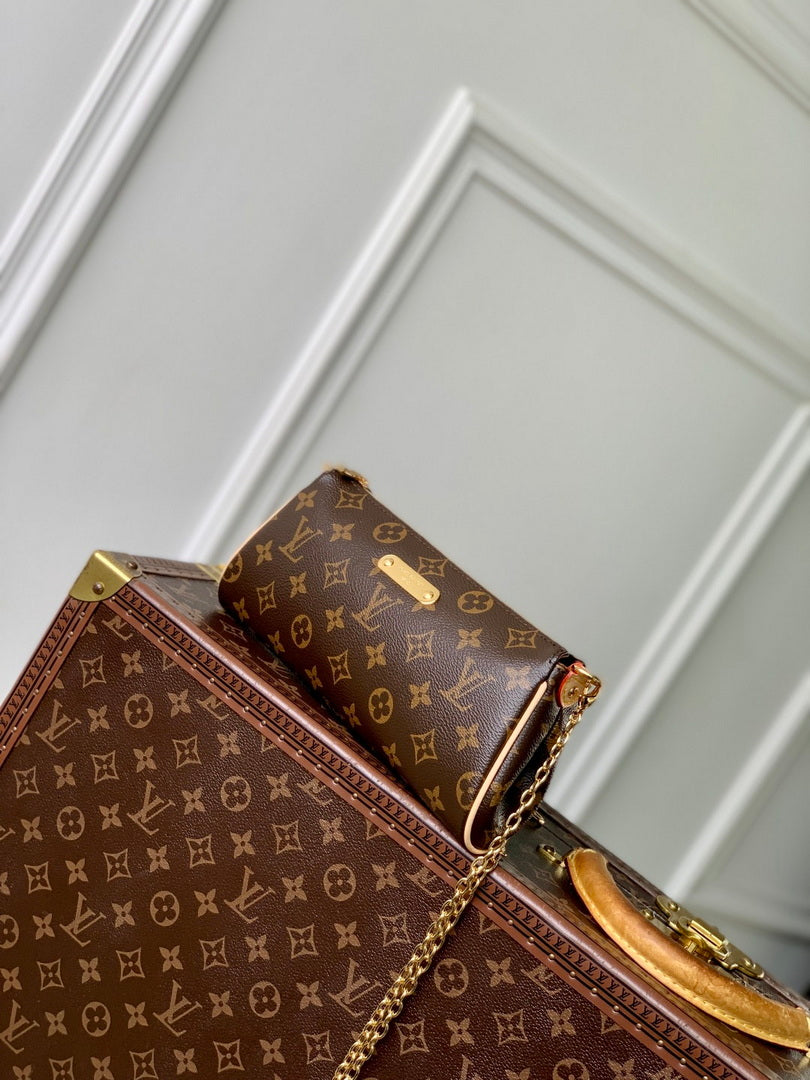 LV M13567 Louis Vuitton Pochette Eva Bag