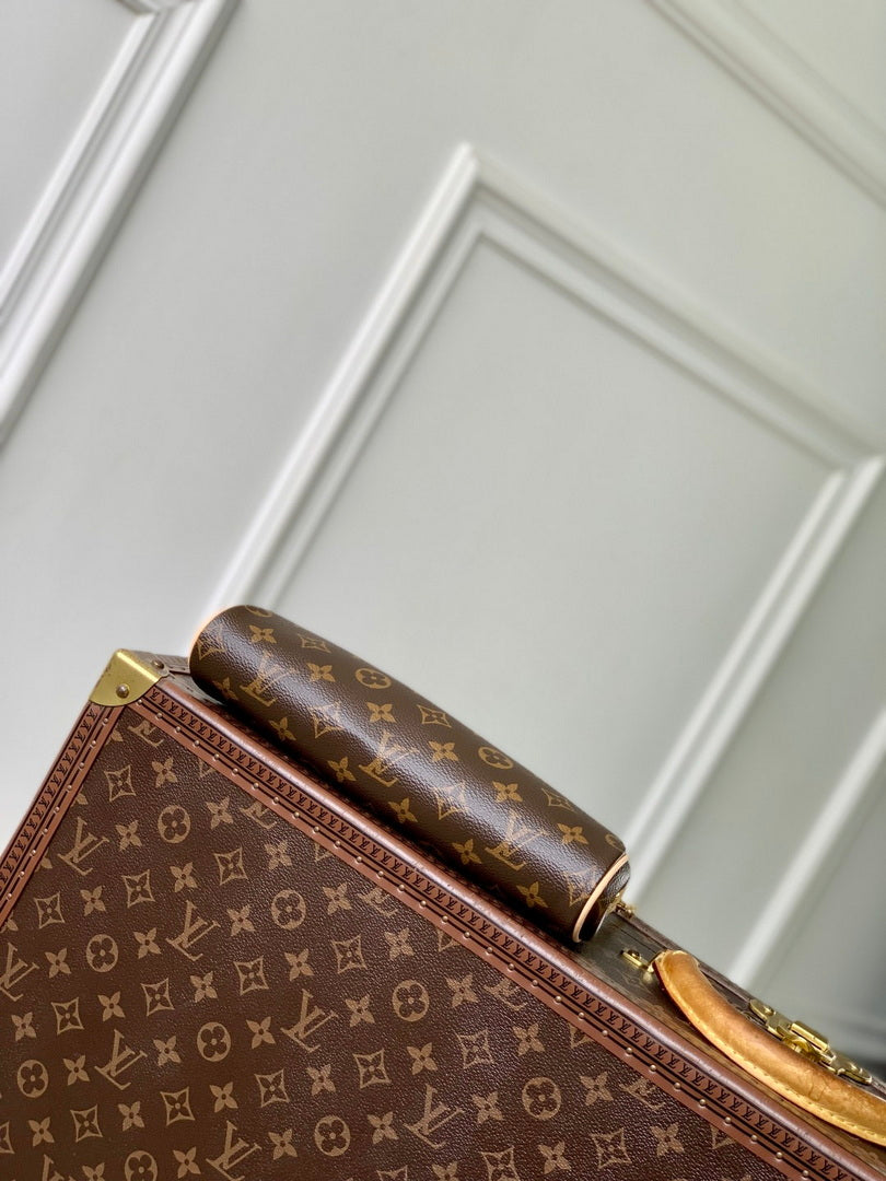 LV M13567 Louis Vuitton Pochette Eva Bag