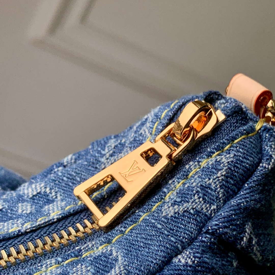 LV M13571 Louis Vuitton Pochette Valley Bag Denim Blue