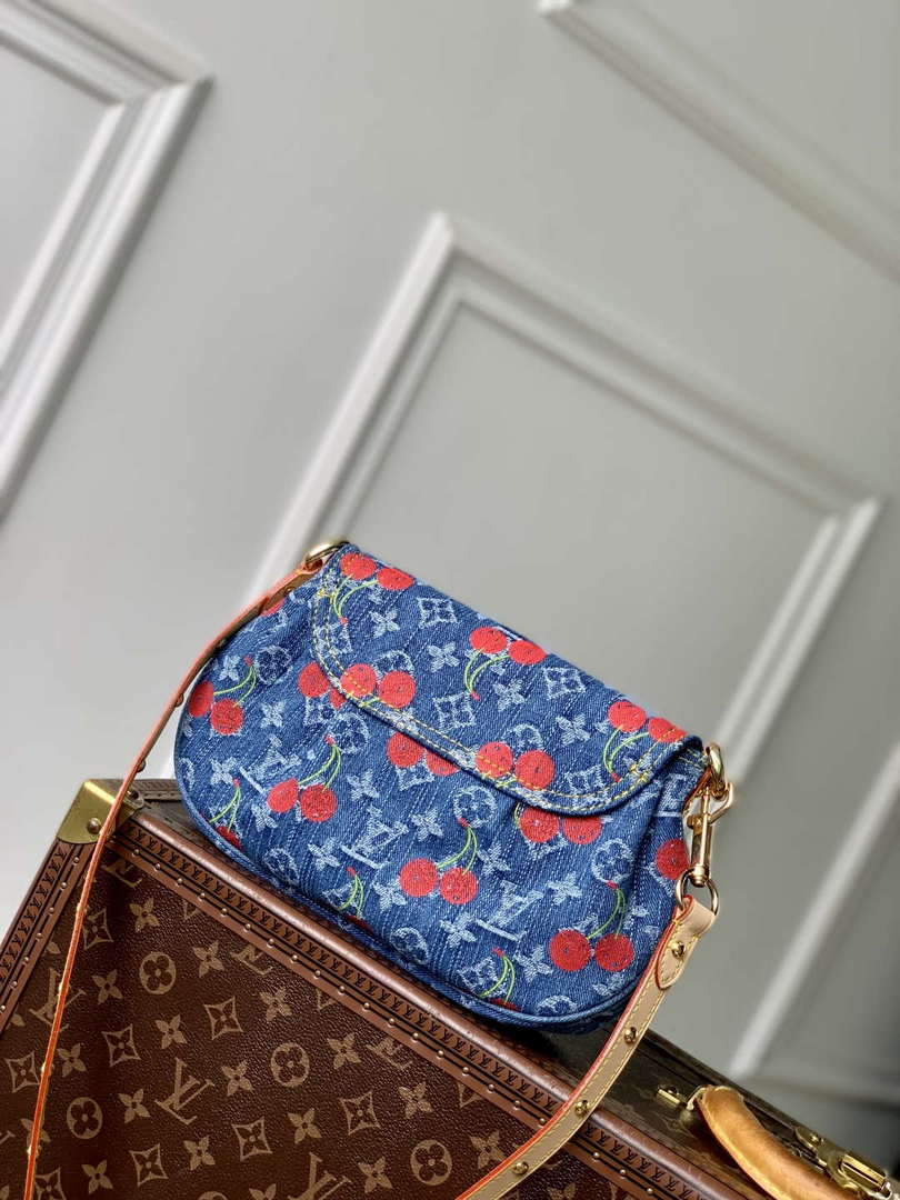 LV M13680 Louis Vuitton LV x TM Sunset Handbag