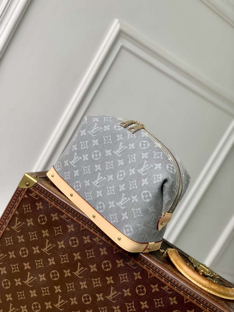 LV M13750 Louis Vuitton Cosmetic Pouch GM Bag Cloudy Gray