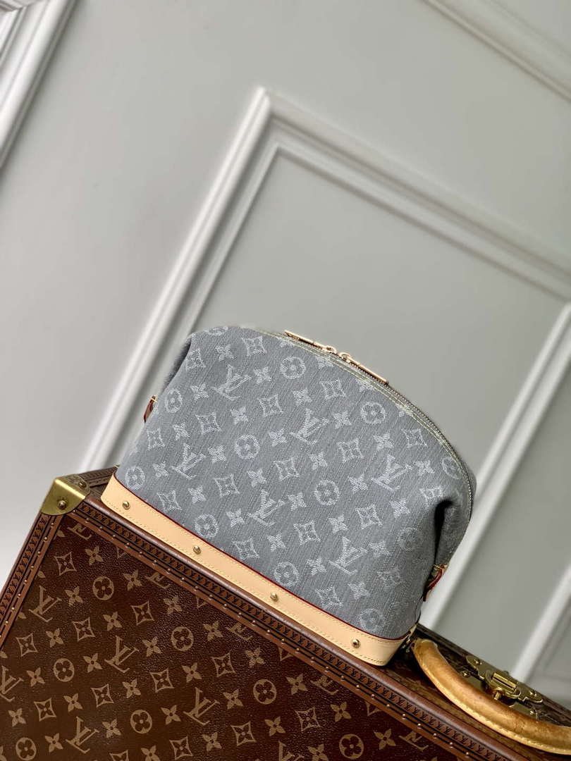 LV M13750 Louis Vuitton Cosmetic Pouch GM Bag Cloudy Gray