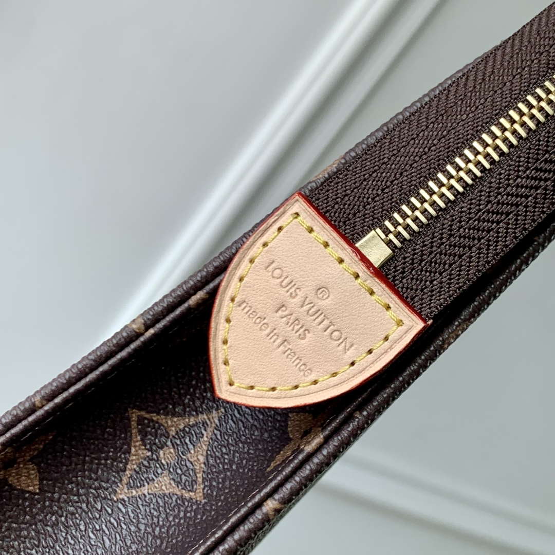 LV M13762 Louis Vuitton LV x TM Trio Toiletry Pouch Monogram