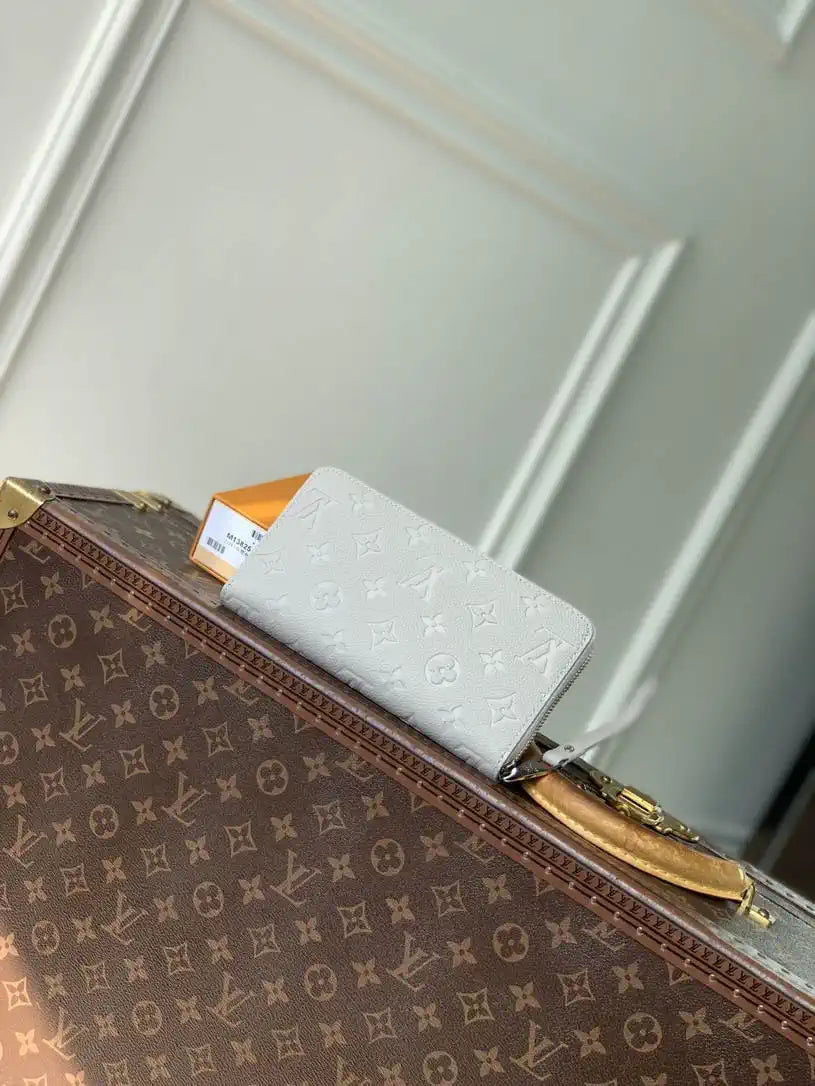 LV M13825 Louis Vuitton Zippy Wallet Gray Monogram Empreinte